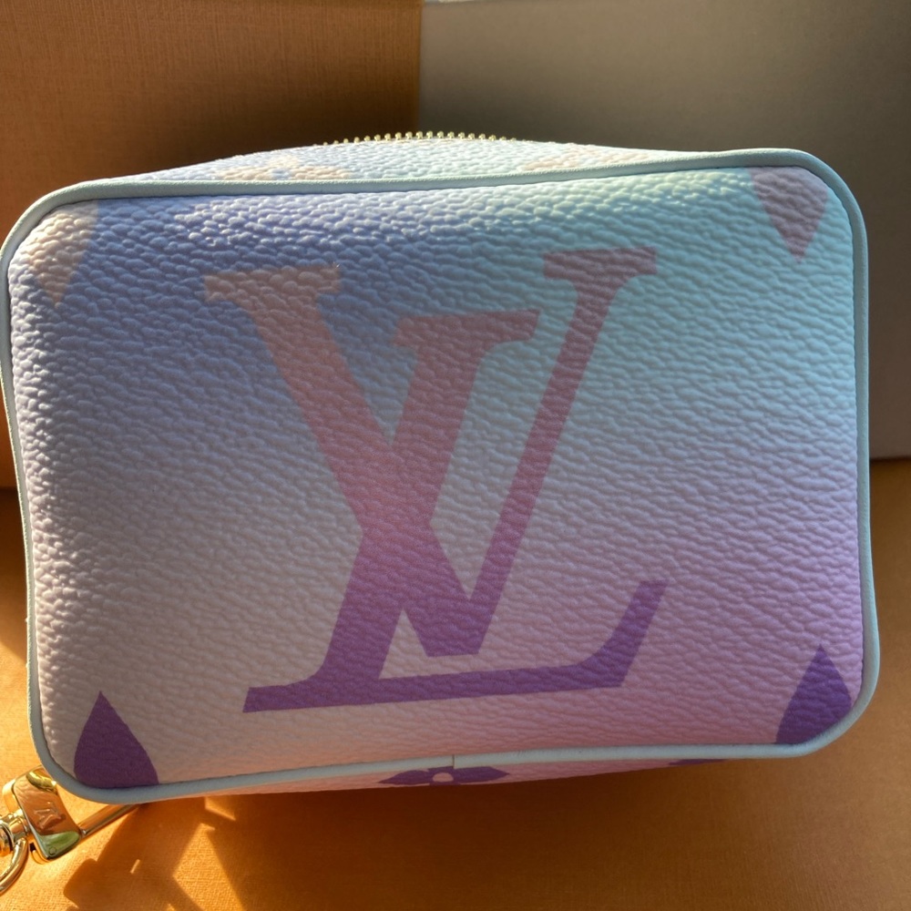 ‼️SOLD ‼️LV Wapity Case Sunrise Pastel - Picture 9 of 14